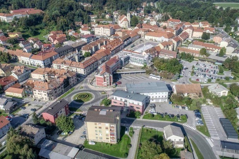 Vozniki, pozor: v Ljutomeru prav poseben 'promet' vsako jutro ustavlja poglede (foto: Občina Ljutomer)