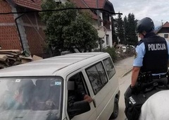 V boj z 'vojnimi dobičkarji', ki plenijo na poplavnih območjih, odhajajo prav posebne živali