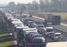 Petkovo jutro v znamenju prometnega kaosa: po štajerski zdaj zaprta še primorska avtocesta