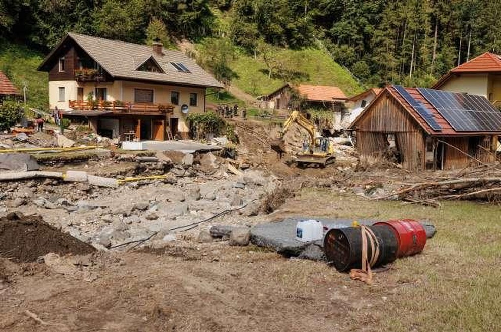 Teden dni po katastrofalnih poplavah: v Zgornji Savinjski dolini se spopadajo z novimi težavami (foto: STA)
