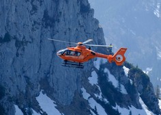 Dolg dan za gorske reševalce: že od včeraj rešujejo poškodovanega plezalca