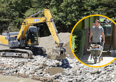 Bager zapeljal prek prostovoljca v Komendi (vemo, kakšno je njegovo zdravstveno stanje)