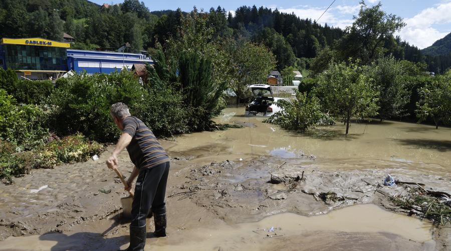 Niste prostovoljec na terenu? Žrtvam poplav lahko pomagate tudi na drugačen način (foto: Bobo)