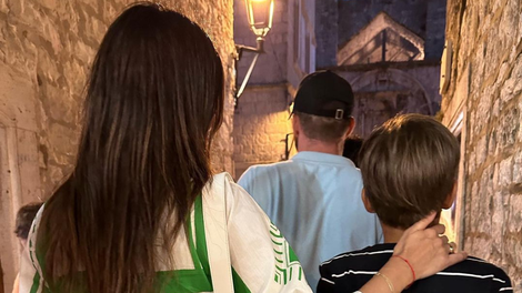 Poglejte, kako je Severina izpolnila sinovo željo: hodila je od vrat do vrat, da bi ... (VIDEO)
