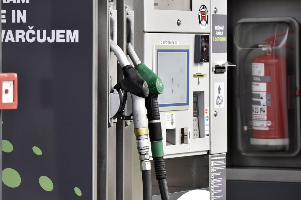 Nove cene goriva: bomo za poln tank odšteli več ali manj? (foto: Žiga Živulovič jr./Bobo)