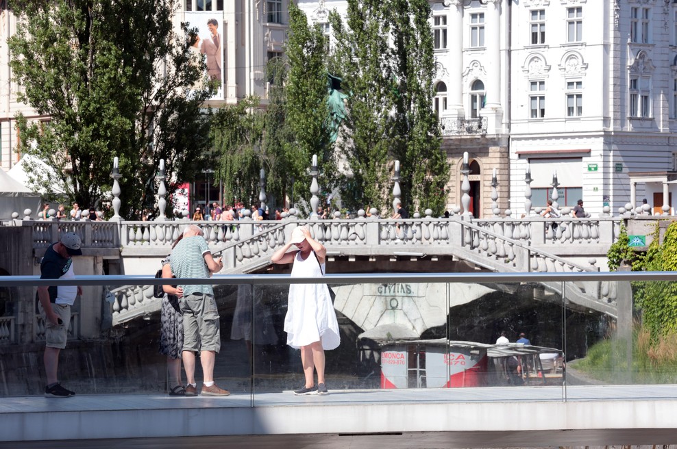 Tuji turisti v jurišu na Slovenijo: naravnost nori so na te 3 destinacije (foto: Borut Živulović/Bobo)