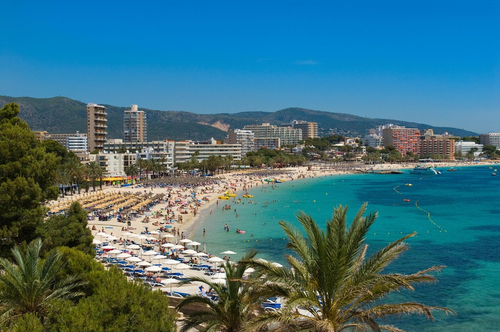 Grozljivka v znanem resortu: 18-letnico posililo šest turistov, 17-letnika spolno nadlegoval taksist ... (foto: Profimedia)