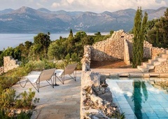 To morate videti: počitniška hiša kot iz sanj, zgrajena na ruševinah (ni daleč od nas!)