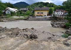 Radikalen ukrep? Zaradi poplav bodo porušili dve naselji s 150 hišami
