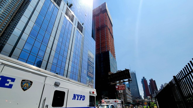 Grozljivka v New Yorku: moški se je iz hotela pognal v globino, prerezalo ga je na pol (foto: Profimedia)