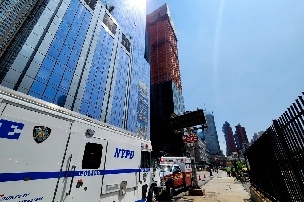 Grozljivka v New Yorku: moški se je iz hotela pognal v globino, prerezalo ga je na pol (foto: Profimedia)