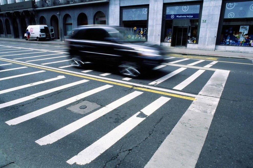 V Ljubljani trčila v motorista in odpeljala naprej, kar pa je hitro obžalovala (foto: Profimedia)