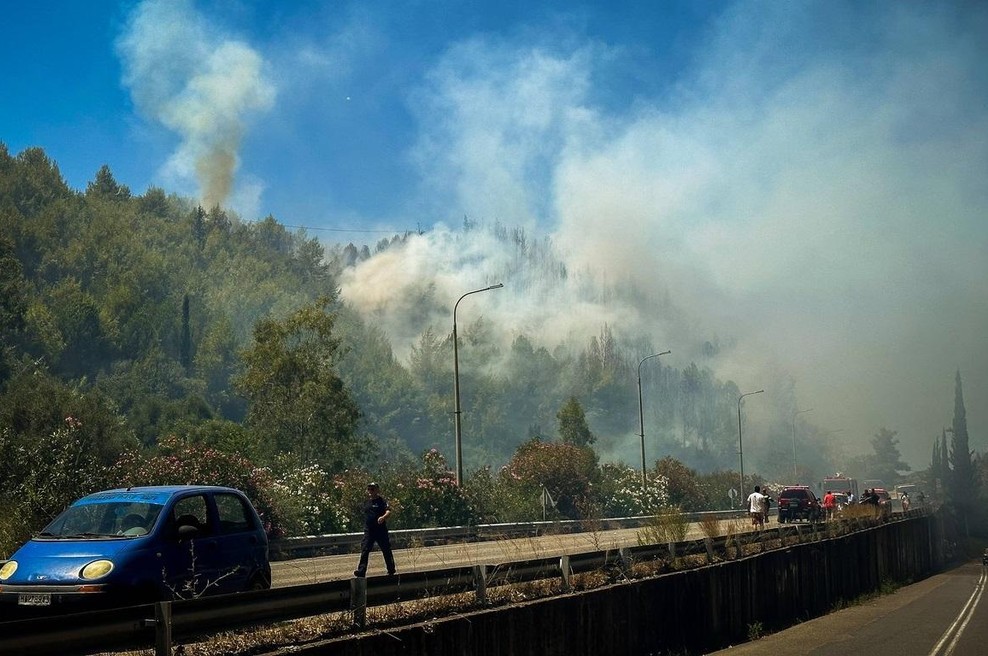 Požari v Grčiji: plameni že v bližini ključnega turističnega mesta (foto: Profimedia)