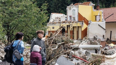Lajšanje stisk žrtev poplav: na teren odhajajo bolničarji in prostovoljci Rdečega križa