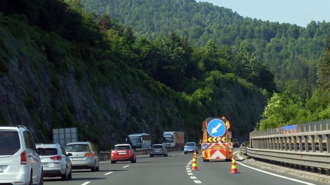 Še dobro se nismo prebudili, že prva podražitev v letu 2026: v avtu vas bo tole po novem stalo več