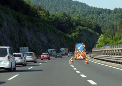 Še dobro se nismo prebudili, že prva podražitev v letu 2026: v avtu vas bo tole po novem stalo več