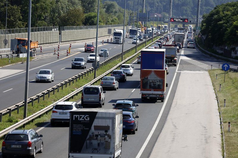 Prometni zastoj na Ljubljanski obvoznici.