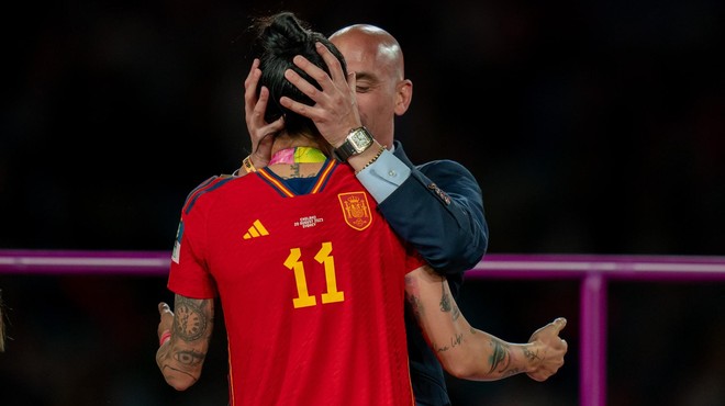 Predsednik španske nogometne zveze komentiral sporni poljub na usta: "Vaš bes je idiotski" (VIDEO) (foto: Profimedia)