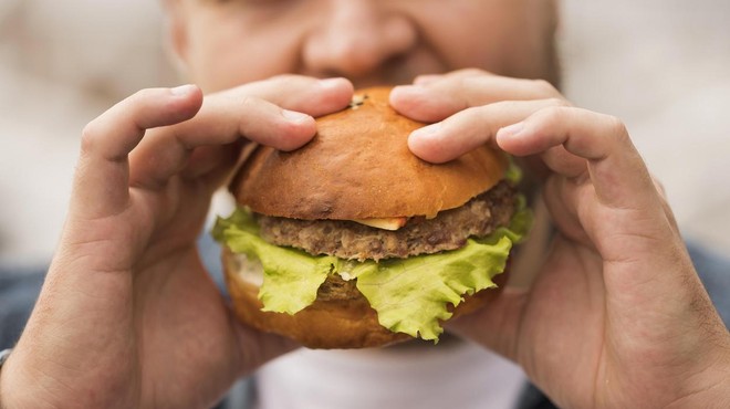 Prehranjevanje z nezdravo hrano brez posledic? Znanstveniki trdijo, da je to zdaj mogoče! (foto: Profimedia)