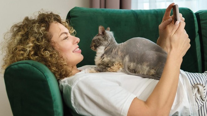 Nora mačja gospa - zlonameren stereotip, ki ga milenijci spreminjajo v privlačen trend (foto: profimedia)