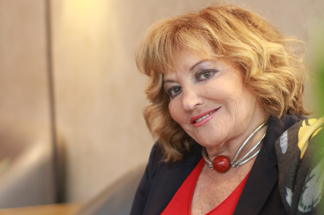 Tereza Kesovija je morala odgovarjati na neprijetna vprašanja in se skoraj javno zagovarjati: "Kdo lahko zgradi hišo brez kredita?!