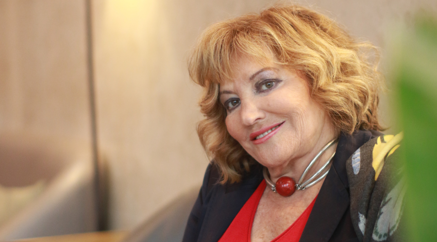 Tereza Kesovija je morala odgovarjati na neprijetna vprašanja in se skoraj javno zagovarjati: "Kdo lahko zgradi hišo brez kredita?! (foto: Goran Antley)