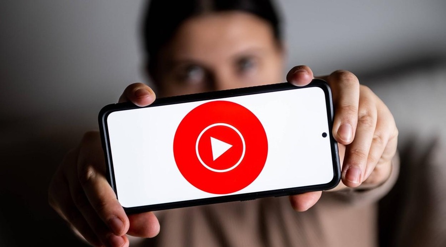 Ne poznate pesmi, znate pa približno mrmrati melodijo? YouTube vam jo bo pomagal poiskati (foto: Profimedia)