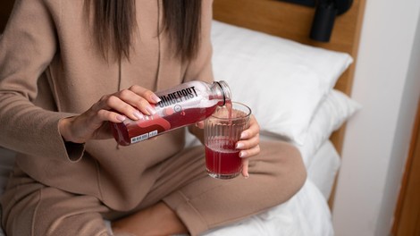 Razmislite o čiščenju telesa z naravnimi sokovi Juicefast
