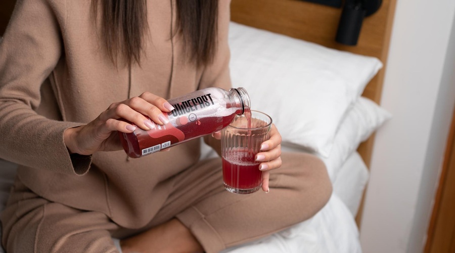 Razmislite o čiščenju telesa z naravnimi sokovi Juicefast