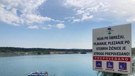 Kopanje psov in ljudi v priljubljeni slovenski gramoznici ni več varno: razkrit razlog zastrupitve treh psov?