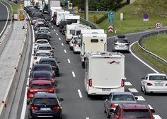 Katastrofalna prometna infrastruktura v Sloveniji: zaradi zastojev nastaja gospodarska škoda, ljudje nočejo več v službe