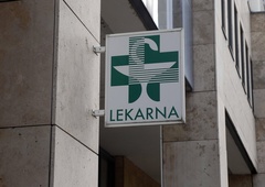 Slovenci množično odhajajo v lekarne. Kaj tako nujno potrebujejo?
