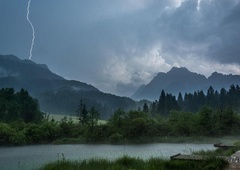 Napoved izrednih vremenskih razmer: "Ne rešujmo premoženja takrat, ko je treba reševati življenja"