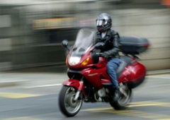 Hrvaški motorist skozi naselje s 117 kilometri na uro (takšno kazen je dobil)