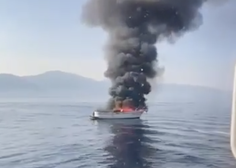 VIDEO: Pri Cresu zagorelo plovilo, na katerem so bili štirje Slovenci