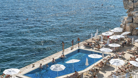 Našli smo fotografa, zaradi katerega se boste še bolj zaljubili v hrvaško obalo (njegove fotografije privabljajo množice turistov!)