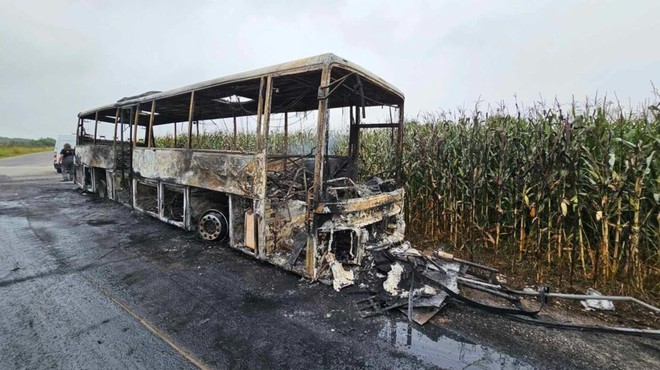 Drama v Hočah: ob gramoznici pogorel ukraden avtobus (FOTO) (foto: Facebook/Dr. Marko Soršak - uradni profil)