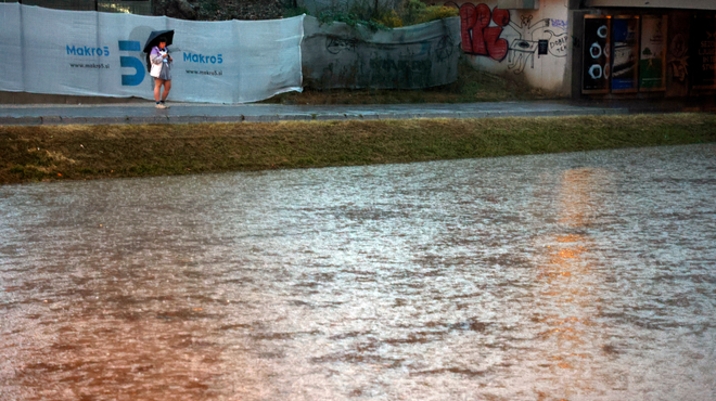 Gasilci opravili več sto intervencij zaradi deževja: nekateri Korošci iz previdnosti zapustili svoje domove (foto: Borut Živulovič/Bobo)