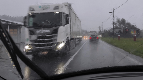 Ekstremna količina padavin tokrat na Dolenjskem? Pade lahko preko 100 litrov dežja na kvadratni meter
