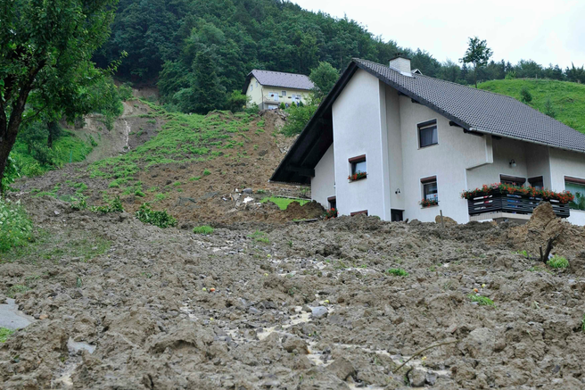 Zaradi obilnih padavin povečana nevarnost za nastanek zemeljskih plazov