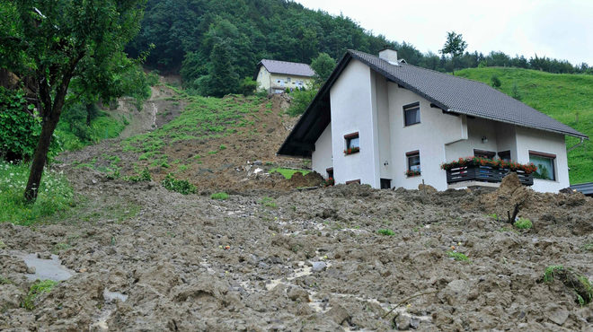 Pozor, Arso za nekatere dele Slovenije izdal rdečo opozorilo (znova obstaja možnost plazov in poplav) (foto: Bor Slana/Bobo)