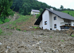 Prebivalci Strug za zdaj še pomirjeni, a če se plaz slučajno sproži ...