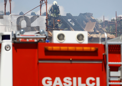 Na območju Poljčan izbruhnil požar, ki se je razširil na stanovanjsko hišo