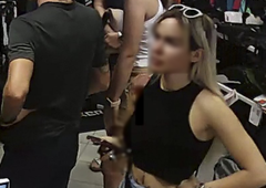 "Prepoznate mično gospodično?": ponujajo veliko denarno nagrado za koristne informacije o tej ženski (FOTO)