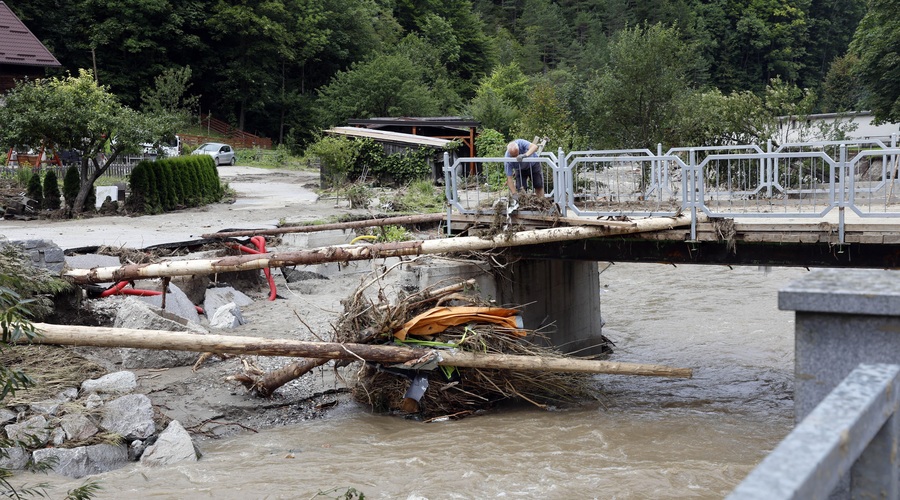 Korošci v skrbeh: težke kovine presegajo kritične vrednosti, razkrita zakopana ohišja akumulatorjev ... (foto: Bobo)
