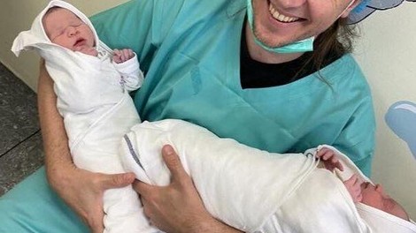 Slovenski glasbenik vse močno presenetil z novico, ki jo je skrival več kot leto dni: postal je očka dvojčkoma