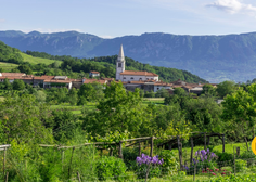 Slovenska vas med vinogradi, ki je postala zvezda na Netflixu