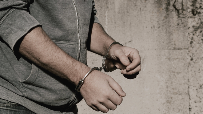 27-letnik, ki je spolno nadlegoval mladoletnice, zaradi pornografije pristal v priporu (foto: Profimedia)