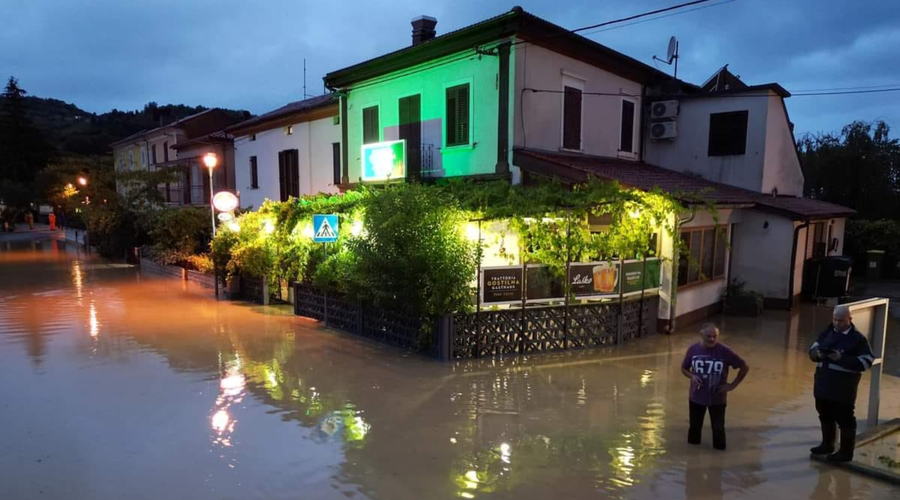 Obalo zajeli močni nalivi: poplavilo je ceste, podhode in objekte (voda ni prizanesla niti otroškemu vrtcu) (foto: Facebook/Neurje.si/Igor Škof)