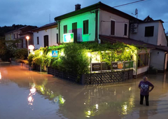 Obalo zajeli močni nalivi: poplavilo je ceste, podhode in objekte (voda ni prizanesla niti otroškemu vrtcu)